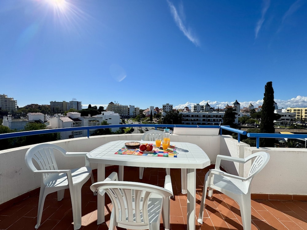 Vilamoura Design 2 by Homing