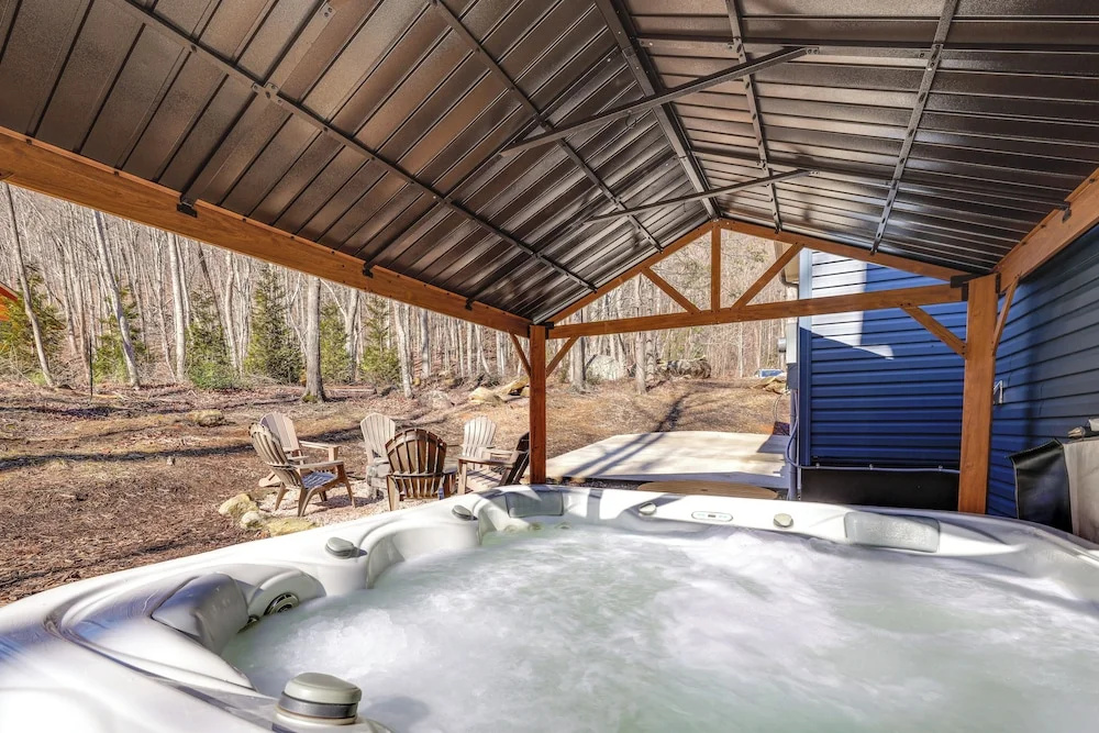Lake Lure Getaway w/ Hot Tub & Fire Pit!