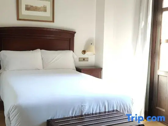 Classic Double room (full double bed)
