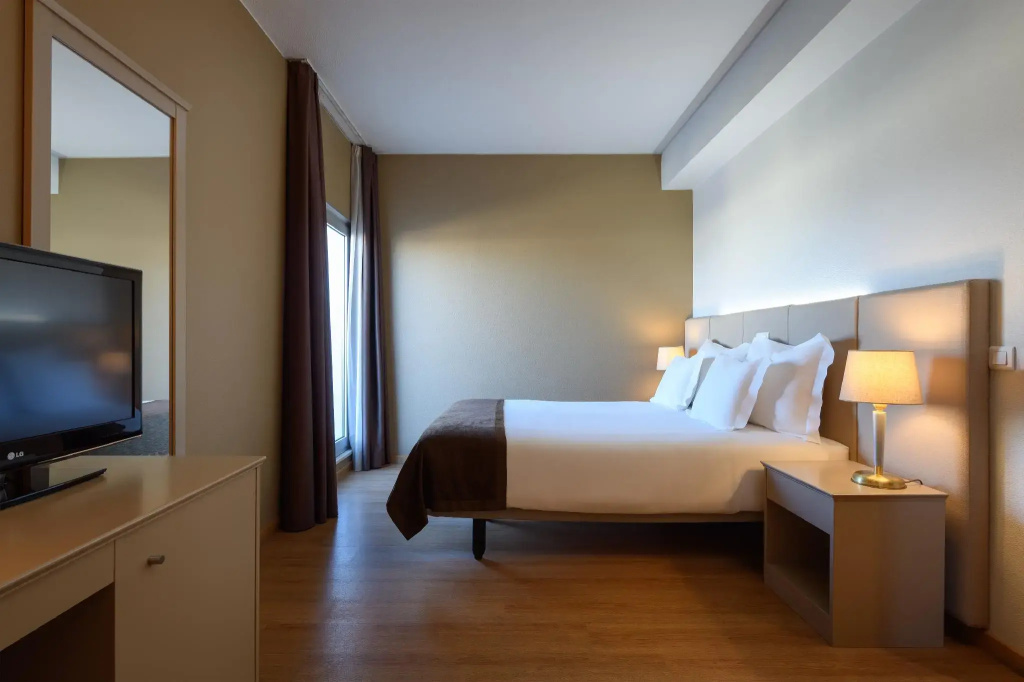 Deluxe Double room (full double bed)
