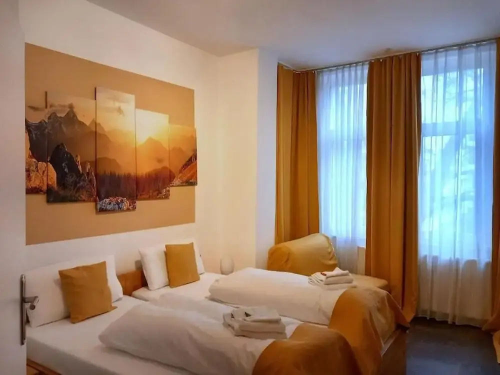 Standard Triple room