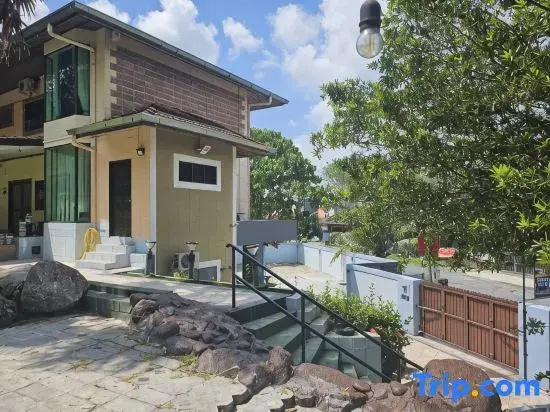 Blue Robin Homestay.
