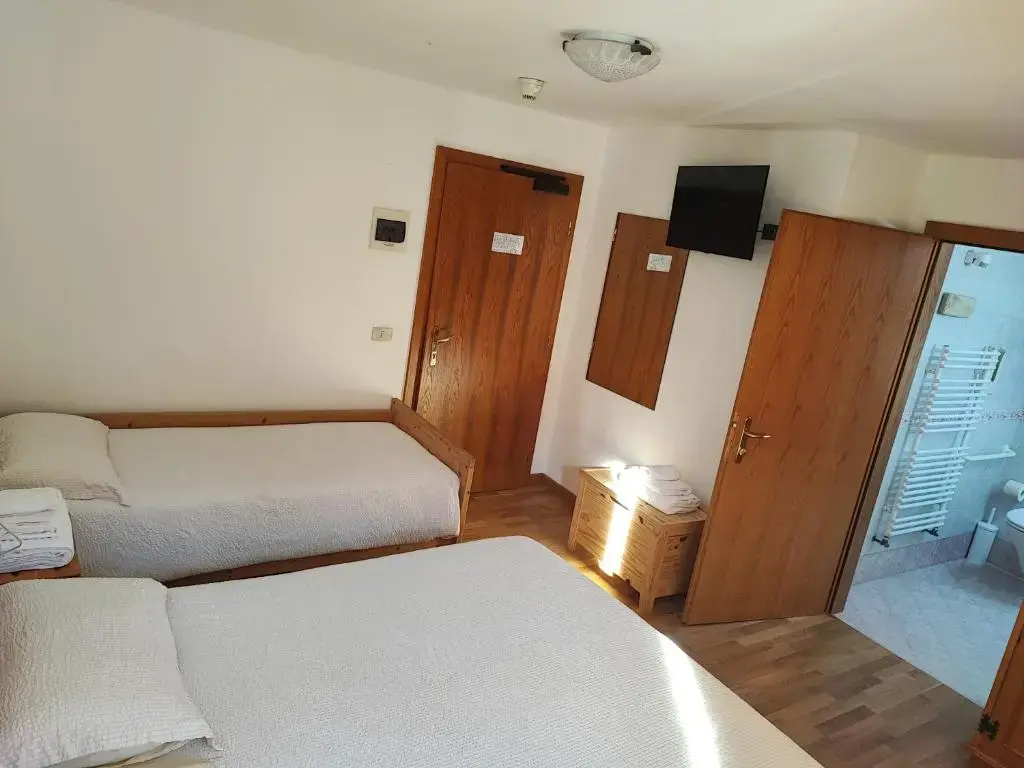 Economy Triple room