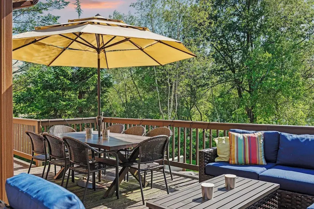 Waterside Haven by Avantstay Lakefront, Hot Tub, Game Room, Fire Pit
