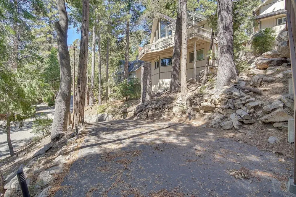 Serene Cabin Rental Near Lake Arrowhead Village!