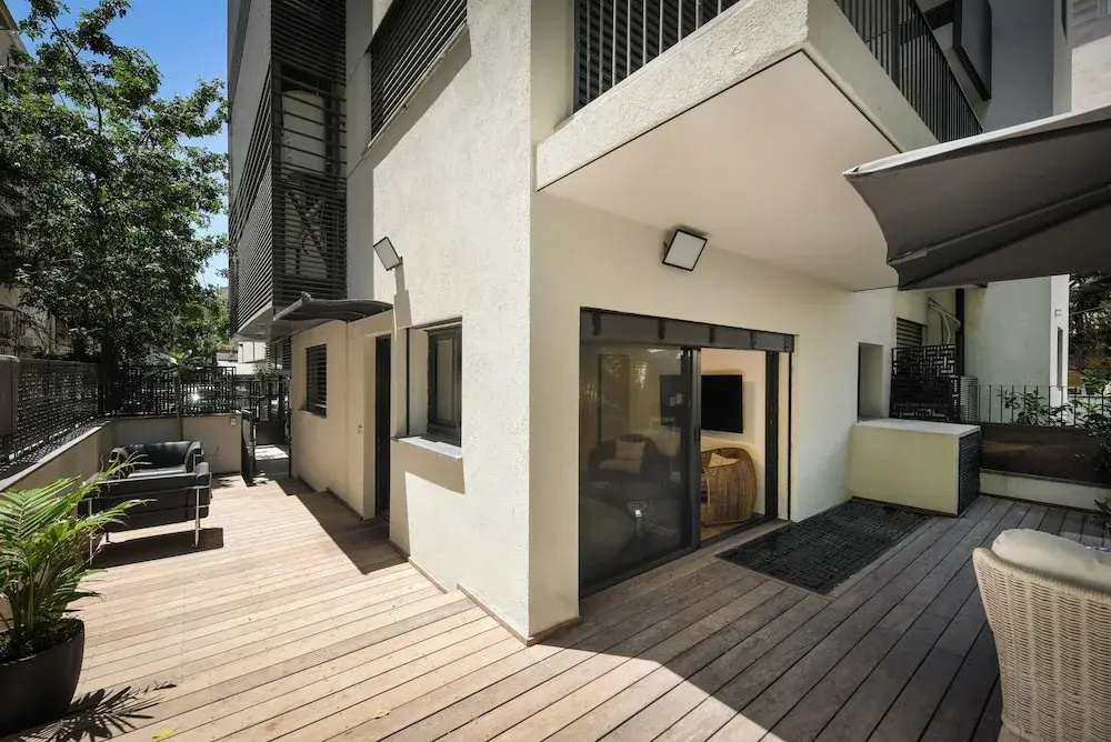 Stylish 3BR Apt with Patio in the City