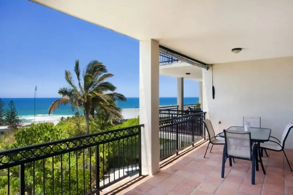 3 Hilltop Villas White Water Views from the Heart of Sunshine