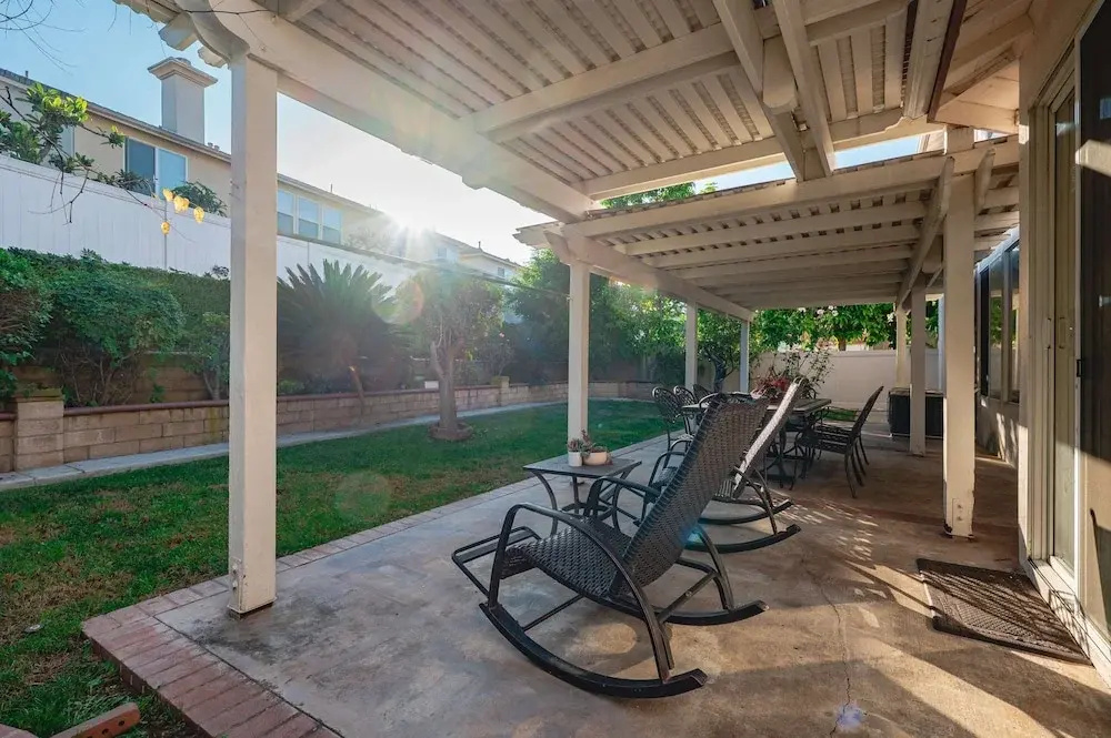 Luxury Hilltop Home Spacious Private Backyard