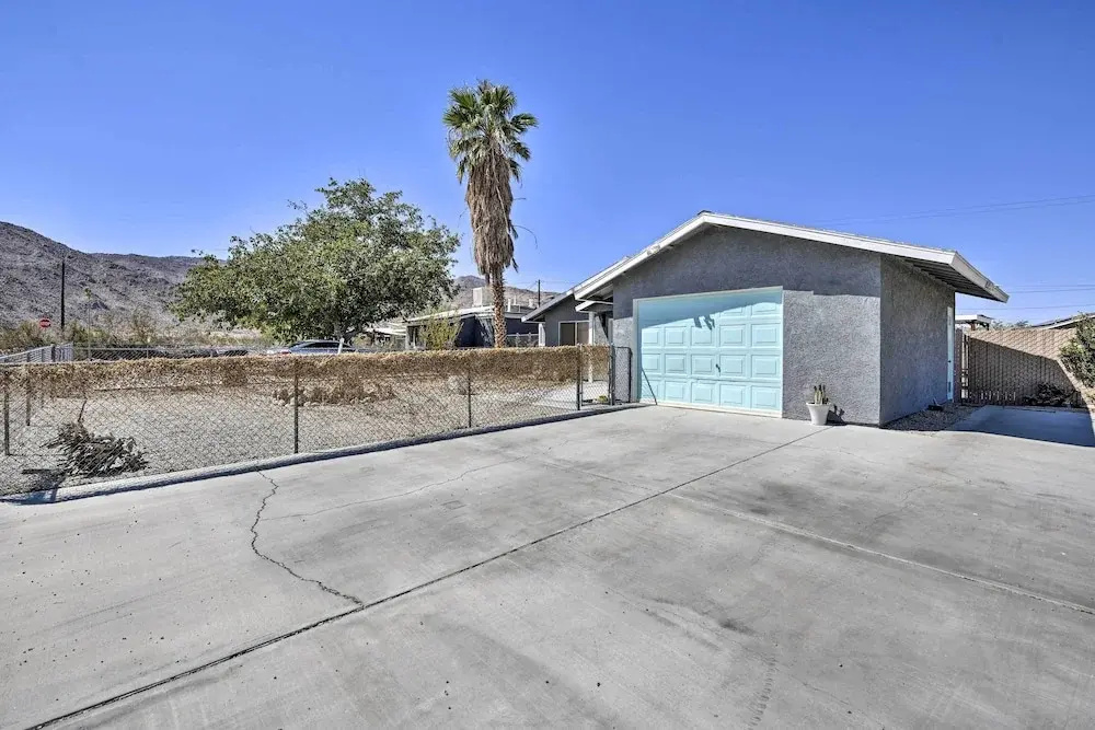 Indie-eclectic Desert Home w/ Hot Tub + Patio