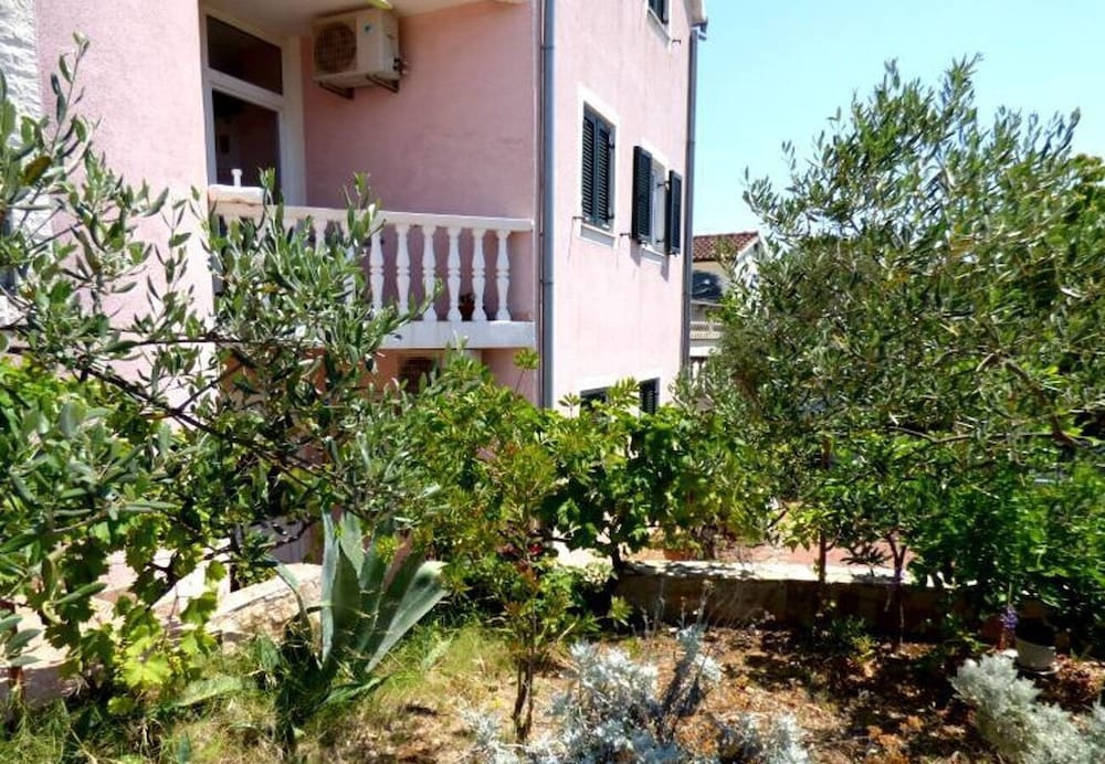 Apartments Dragan