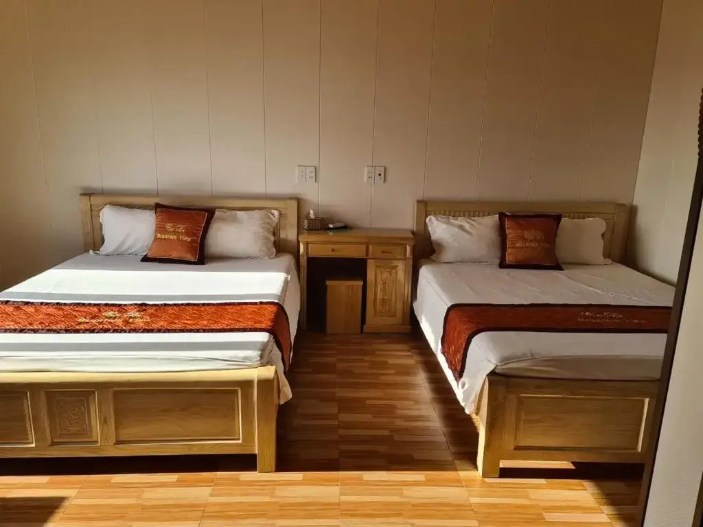 Deluxe Double room with mountain view full double bed