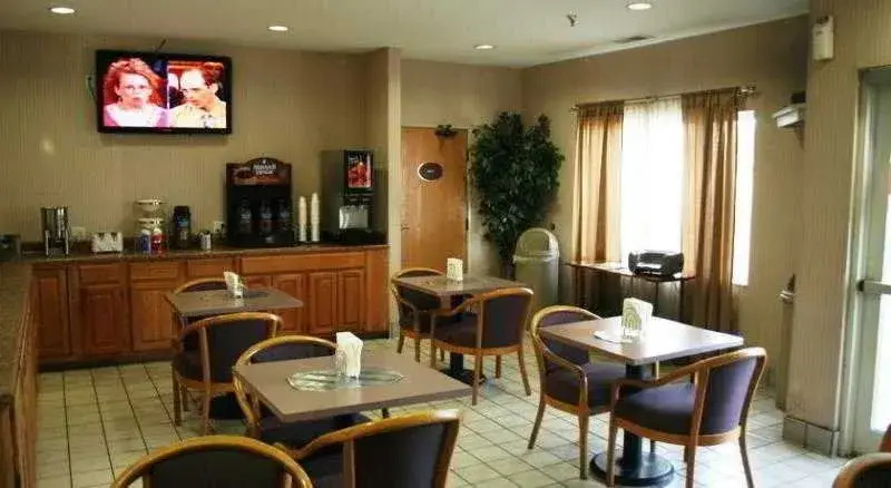 Rodeway Inn (On Woodlands Vil. Blvd)