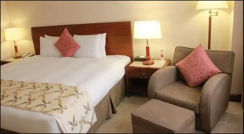 Monarch Plaza Hotel - Chambres