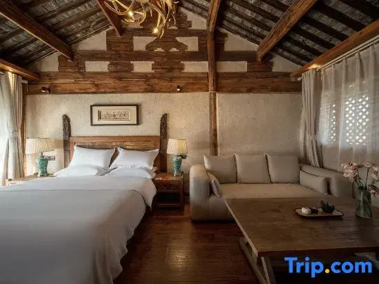 Standard Double room with balcony (full double bed)