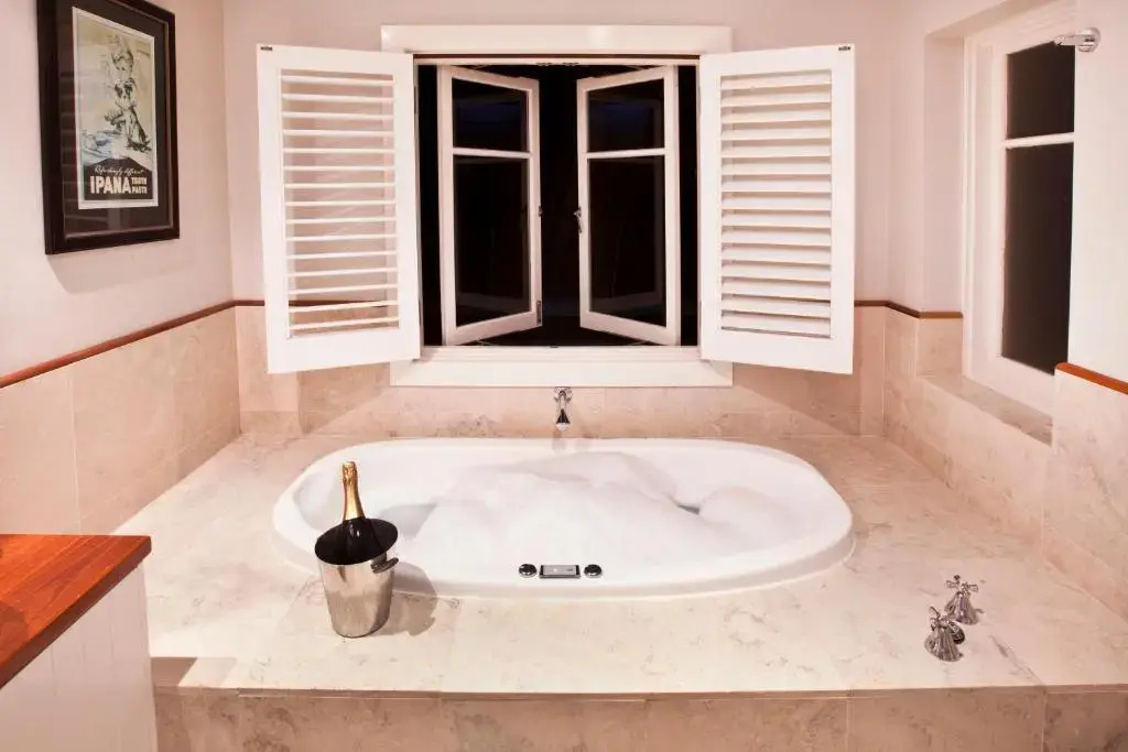 Luxury Double Suite (full double bed)
