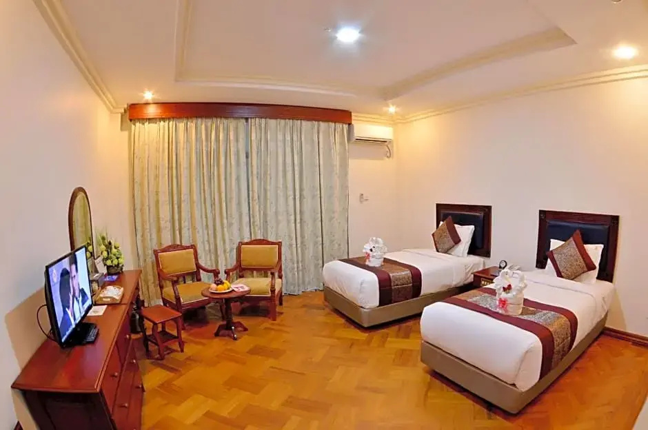 Golden Butterfly Hotel - Chambres