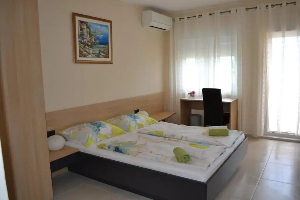 Standard Double room with balcony and with sea view (full double bed)