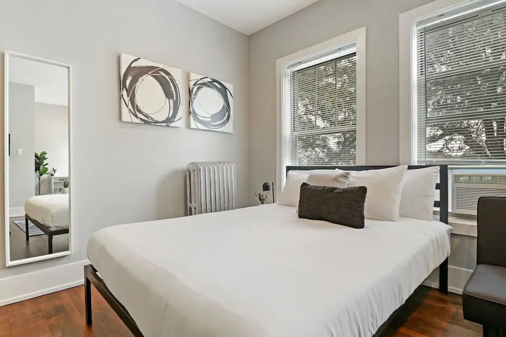 Modern Minimalist Studio in Portage Park