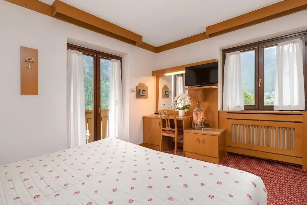 Standard Double room (full double bed)