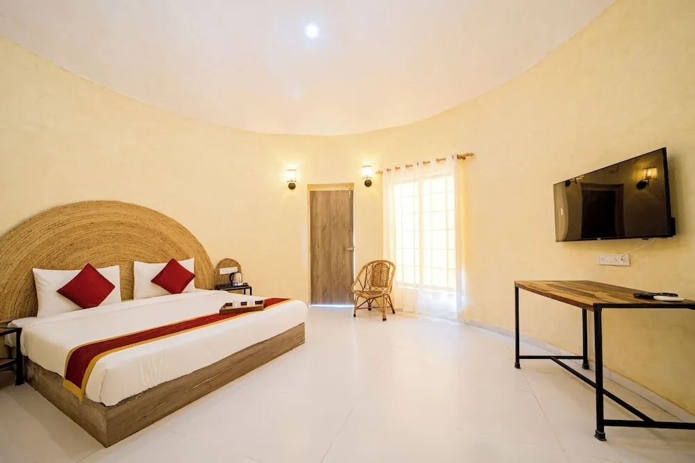 Deluxe Double room (full double bed)