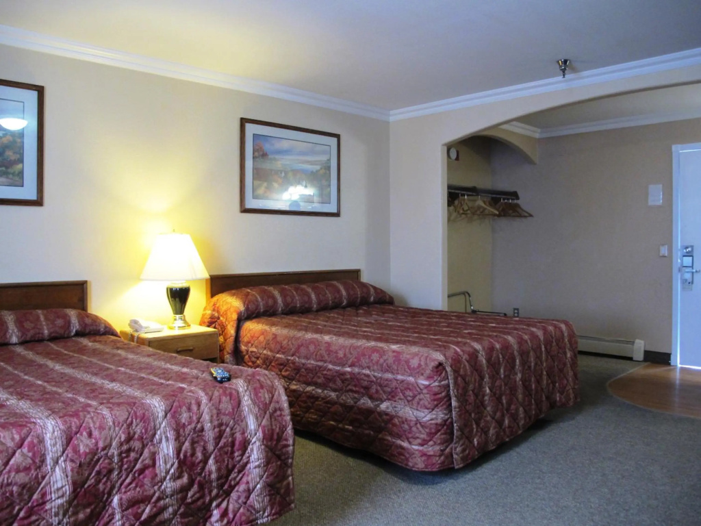 Merrill Field Inn — 2