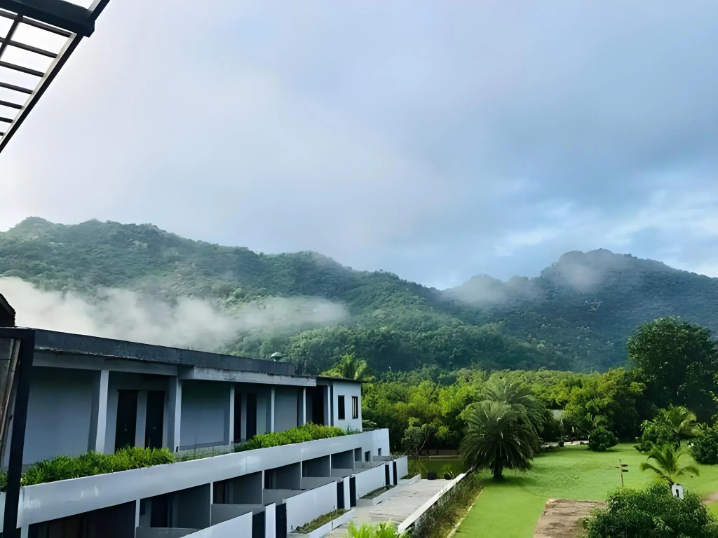 Avartarn Miracles Hotel