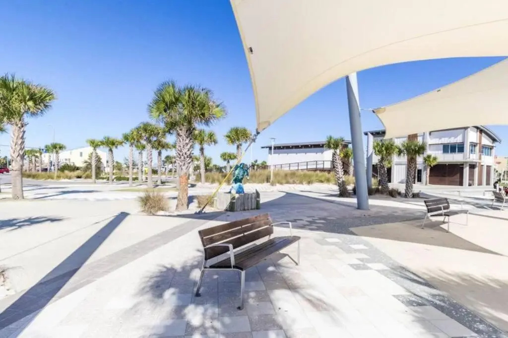 South Winds unit 2-Gorgeous Newly Updated Condo in the Heart of Gulf Shores!!