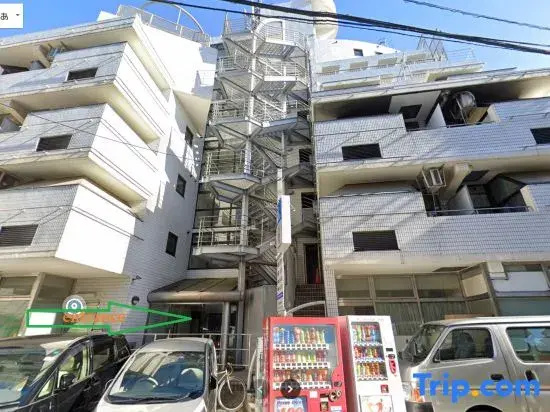 2 stops to Shinjuku, 7 minutes to train station, for families and couples, close to Tokyo City Hall