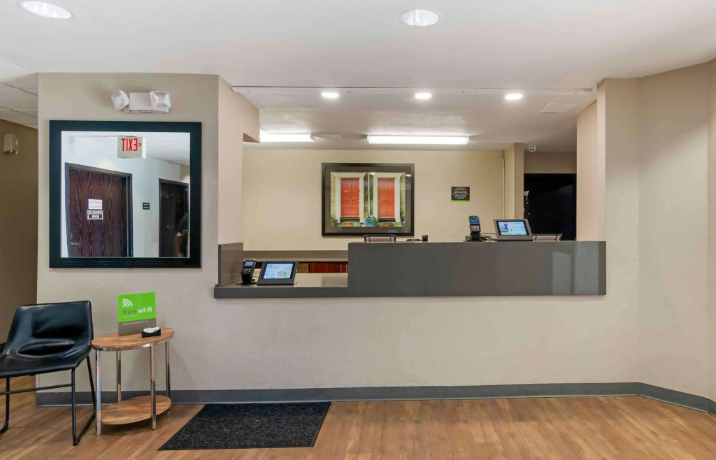 Lobby & Reception