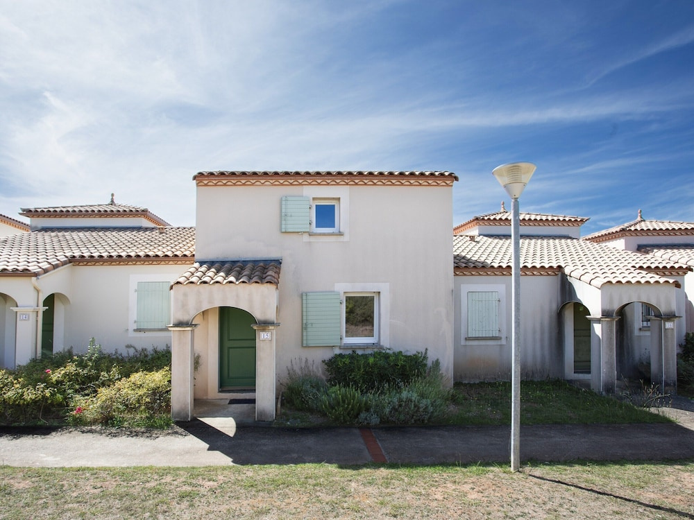 Family Villa Near Lac de Jouarres