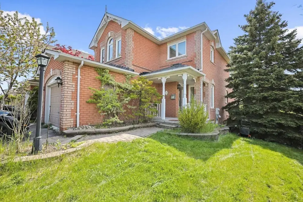 Newly Renovated 3BR in Whitby Family-friendly
