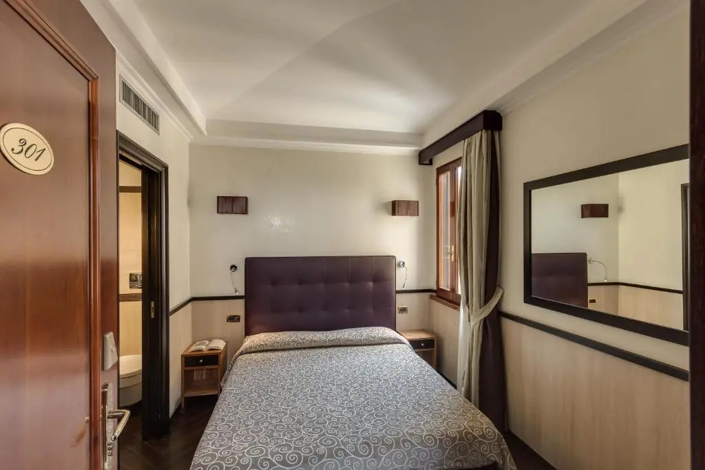Standard Double room with balcony (full double bed)
