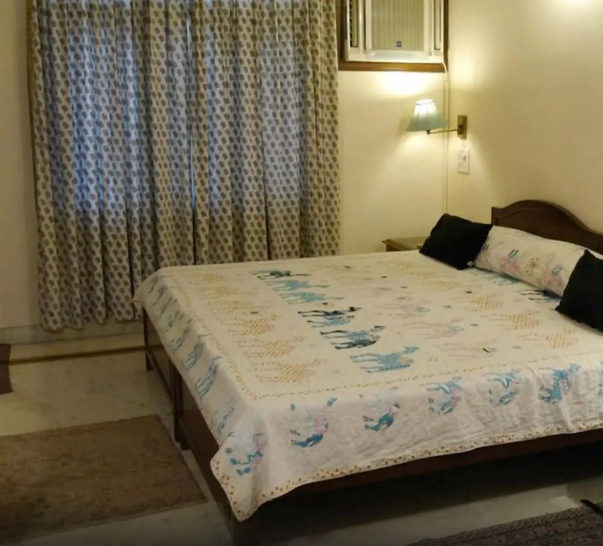 Standard Double room with balcony (full double bed)