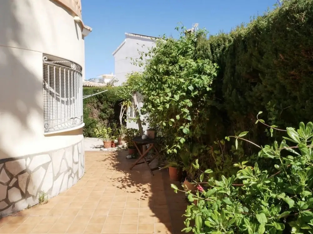 Ch1200 in Oliva With 3 Bedrooms and 2 Bathrooms