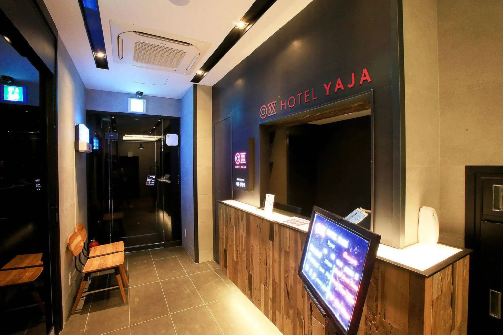 Lobby & Reception