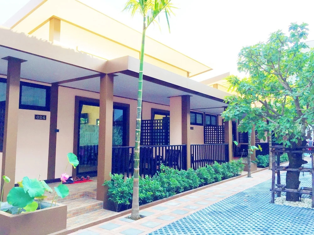 Трёхместный номер Standard с видом на сад односпальная кровать в Lamai Inn 99 Bungalows