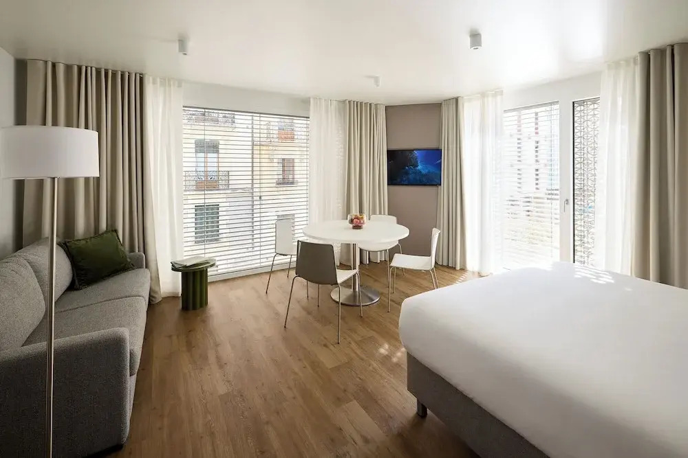 Base Geneva — фото 6