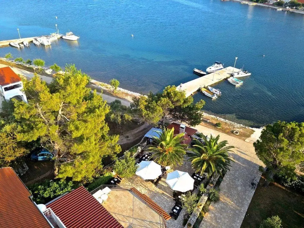 Beach & Waterfront