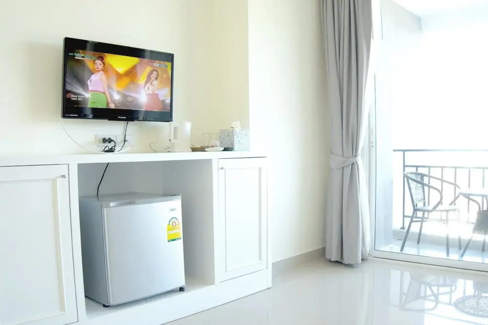 Deluxe Double room with balcony and with city view (full double bed)