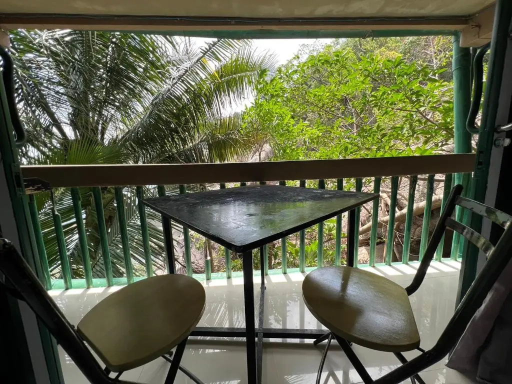 Апартаменты с балконом в Hinwong Apartments Dive and Snorkel Resort