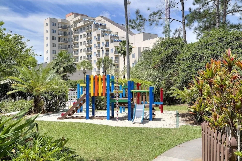 Modern 2BR Suite at Enclave 5min Universal