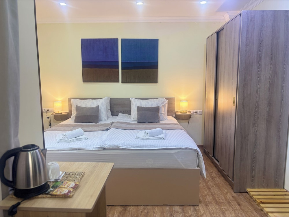 Deluxe Double room with balcony (full double bed)