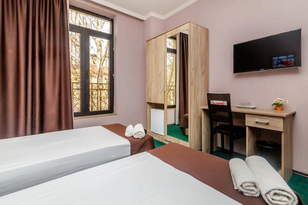 Merlin Hotel — 2