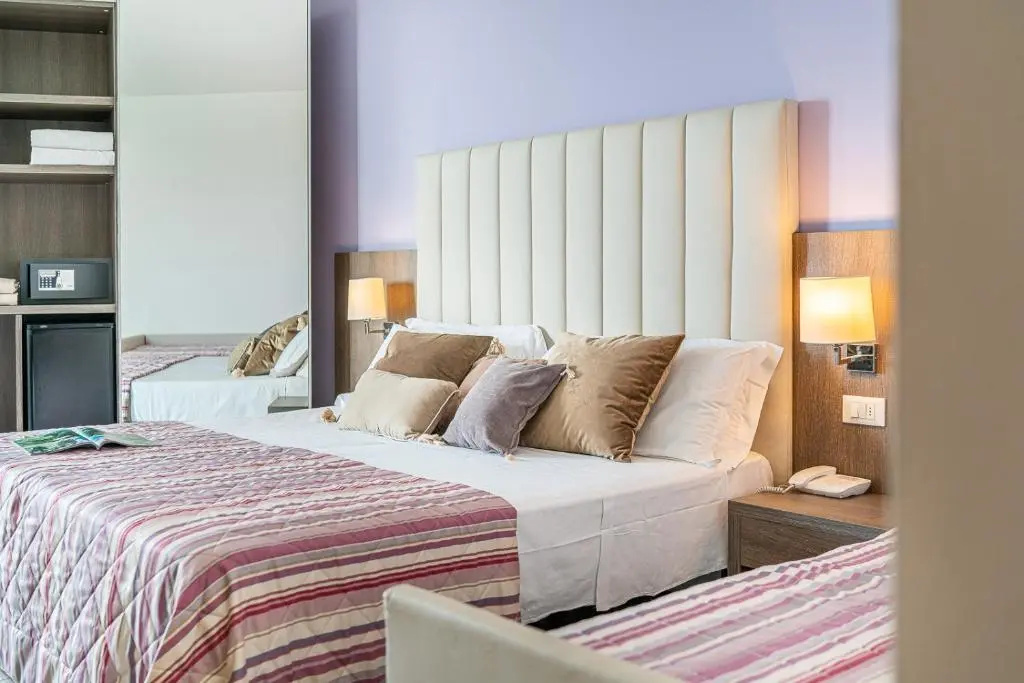 Superior Quadruple room with balcony and with partial sea view