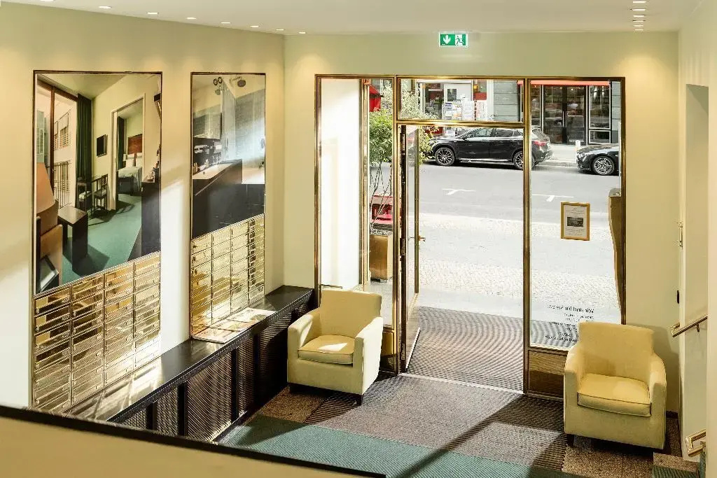 Lobby & Reception