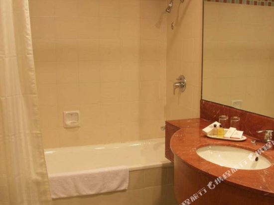 Mandarin Court Hotel