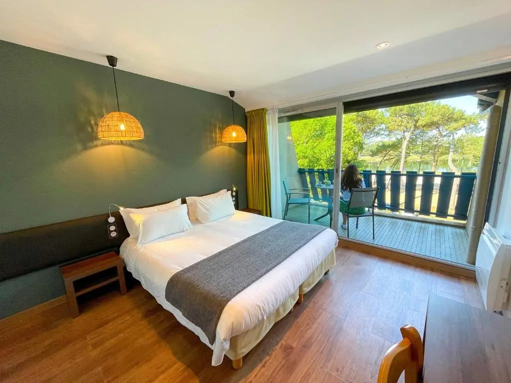Standard Double room with balcony (full double bed)