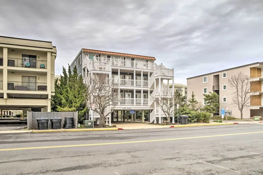 Walk to Maryland Beach: Coastal Condo w/ Balcony