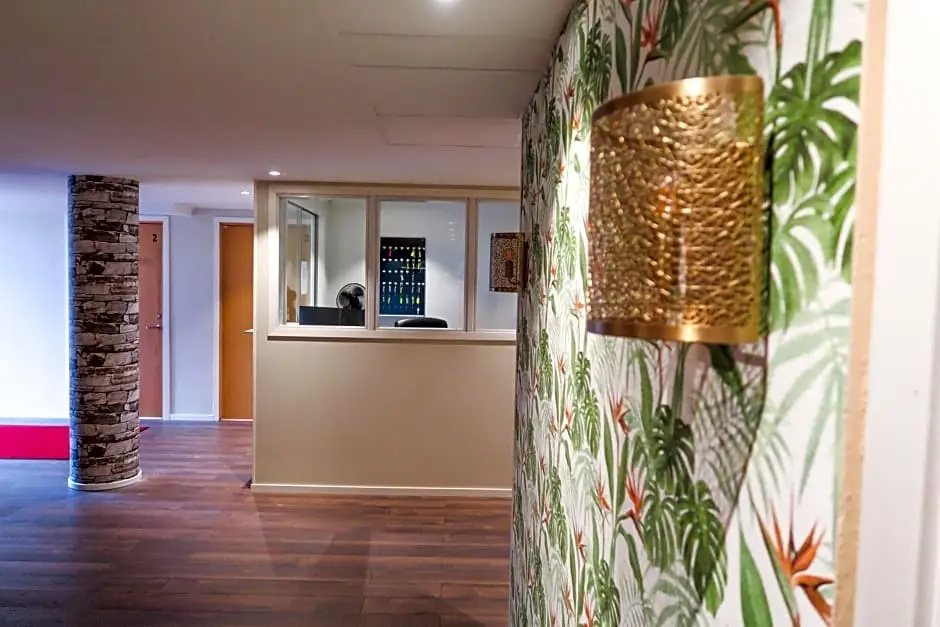 Lobby & Reception