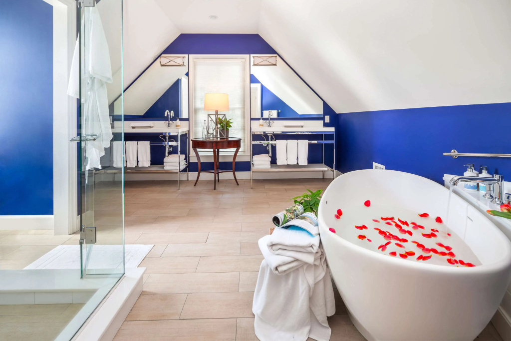 Standard Double room with pool view (full double bed)